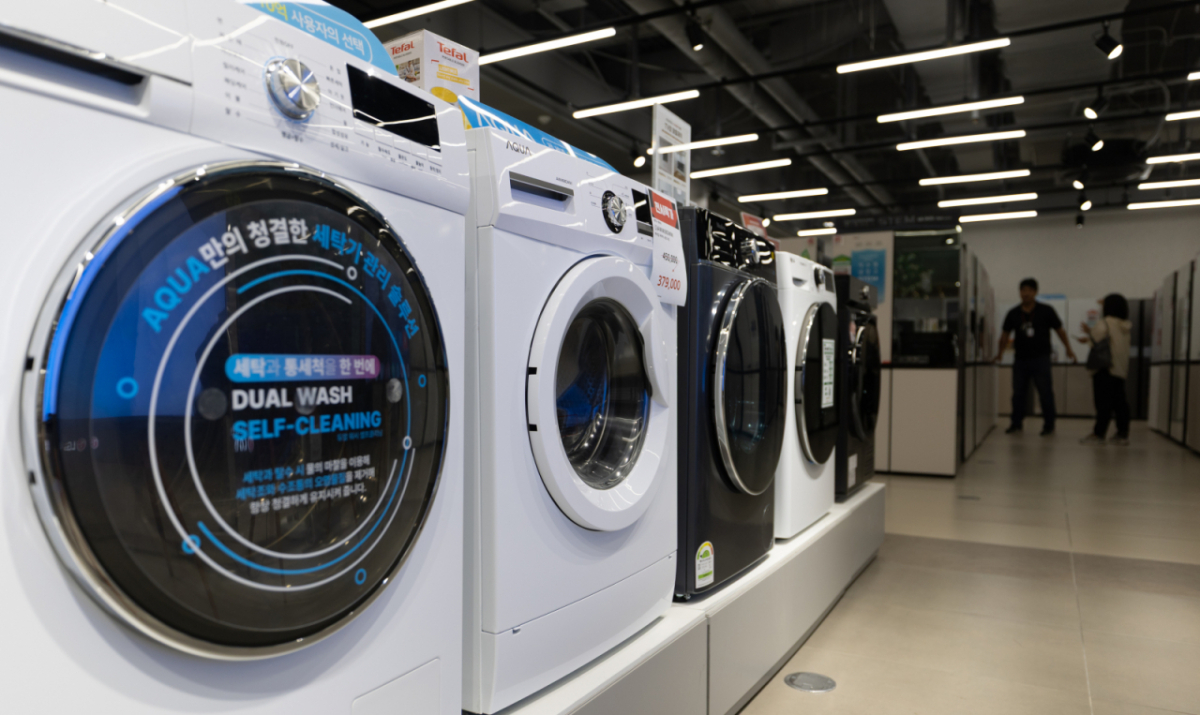  서울 시내의 한 대형 가전매장에 냉장고와 세탁기 등이 진열돼 있다./사진=뉴스1