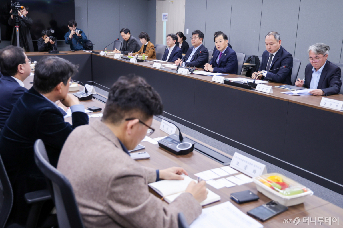 이형훈 보건복지부 제2차관이 31일 오후 서울 중구 T타워에서 열린 '중동전쟁 대응 보건의료 관계기관 회의'에 참석해 모두 발언을 하고 있다./사진=(서울=뉴스1)