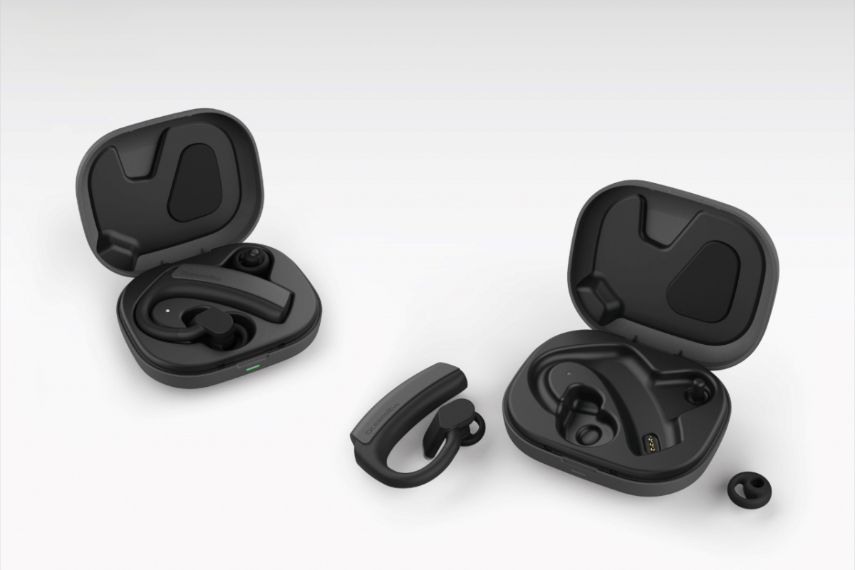 귀에 끼는 전자약 TaVNS. 일반적인 블루투스 이어폰과 비슷한 외형이다. 케이스에 달린 C타입 포트로 휴대폰처럼 충전해 사용할 수 있다. /사진=오션스바이오