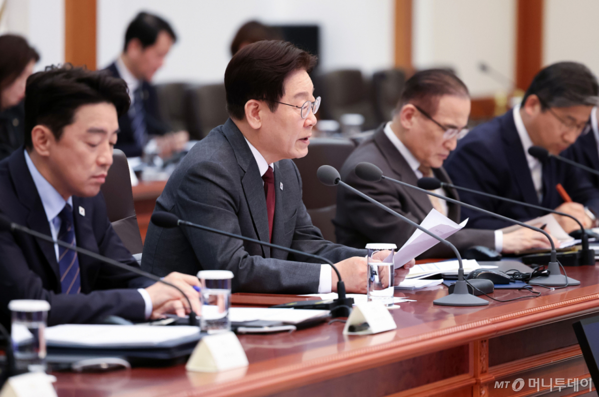 [서울=뉴시스] 최동준 기자 = 이재명 대통령이 1일 청와대에서 열린 비상경제점검회의에서 발언하고 있다. (청와대통신사진기자단) 2026.04.01. photocdj@newsis.com /사진=