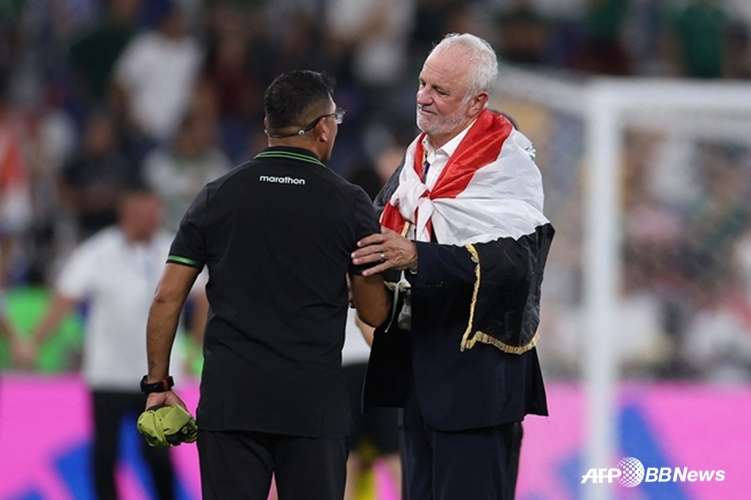 그레이엄 아놀드(오른쪽) 감독. /AFPBBNews=뉴스1