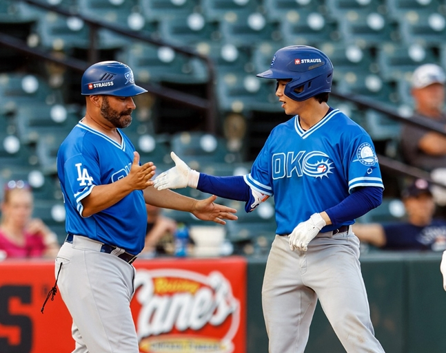 오클라호마시티 코메츠 소속 김혜성(오른쪽). /사진=오클라호마시티 코메츠 공식 SNS