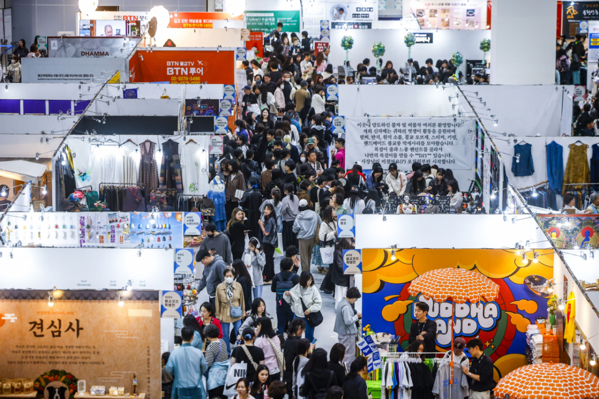  2일 서울 강남구 코엑스에서 열린 2026서울국제불교박람회가 참관객들로 붐비고 있다. / 사진 = 뉴시스