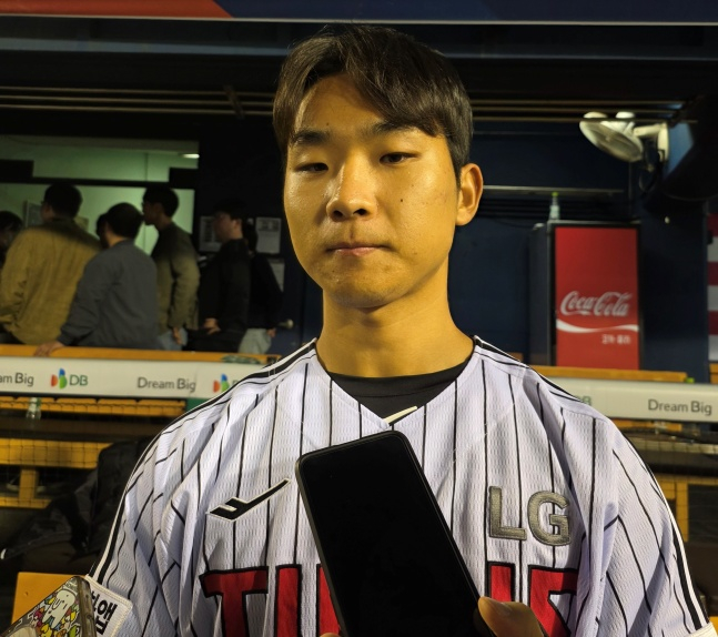 LG 우강훈이 2일 잠실 KIA전을 승리로 이끌고 인터뷰에 응했다. /사진=김동윤 기자