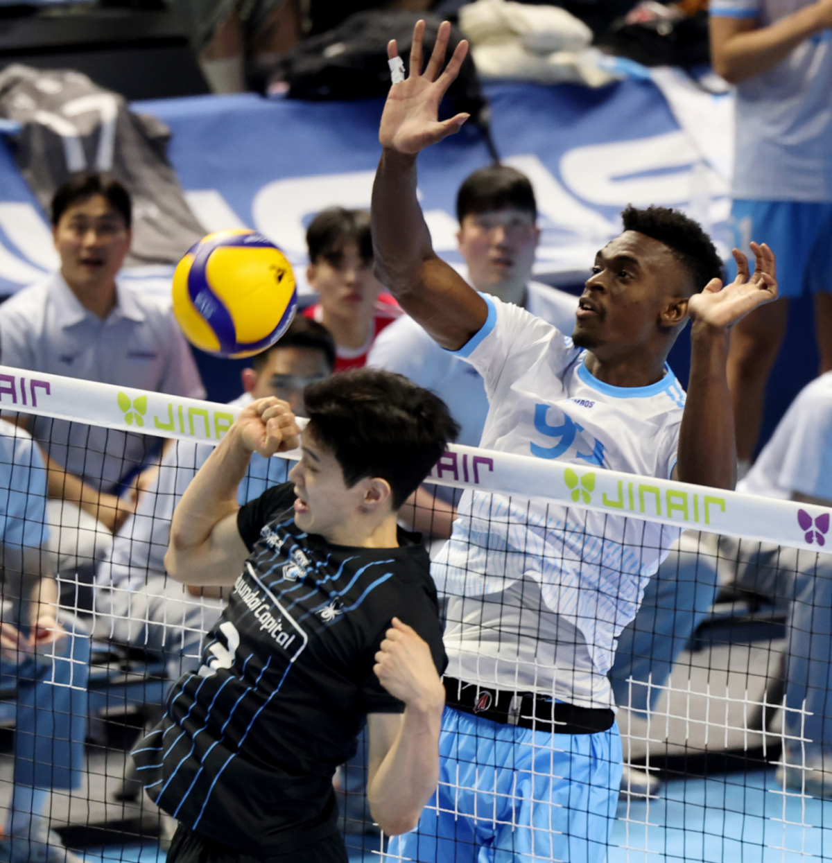 대한항공 마쏘가  3일 계양체육관에서 열린 진에어  2025-2026 V리그 챔피언결정전 대한항공과 현대캐피탈 경기에서 공격을 성공하고 있다. /사진=강영조 선임기자