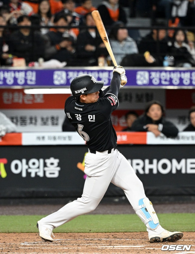 2일 한화전에서 안타를 날리는 KT 이강민. /사진=OSEN