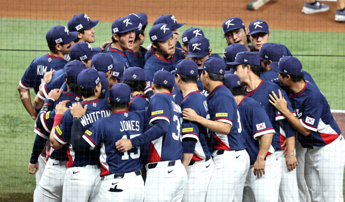 지난달 13일 오후(현지시간) 미국 플로리다주 마이애미 론디포파크에서 열린 2026 월드베이스볼클래식(WBC) 8강전 대한민국과 도미니카공화국의 경기에 앞서 대한민국 선수들이 결의를 다지고 있다. /사진=뉴스1