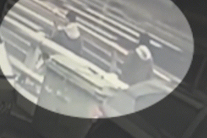 50대 장모를 폭행해 숨지게 한 뒤 시신을 캐리어에 담아 하천에 유기한 사위와 딸의 CC(폐쇄회로)TV 영상이 공개됐다. /사진=뉴시스 