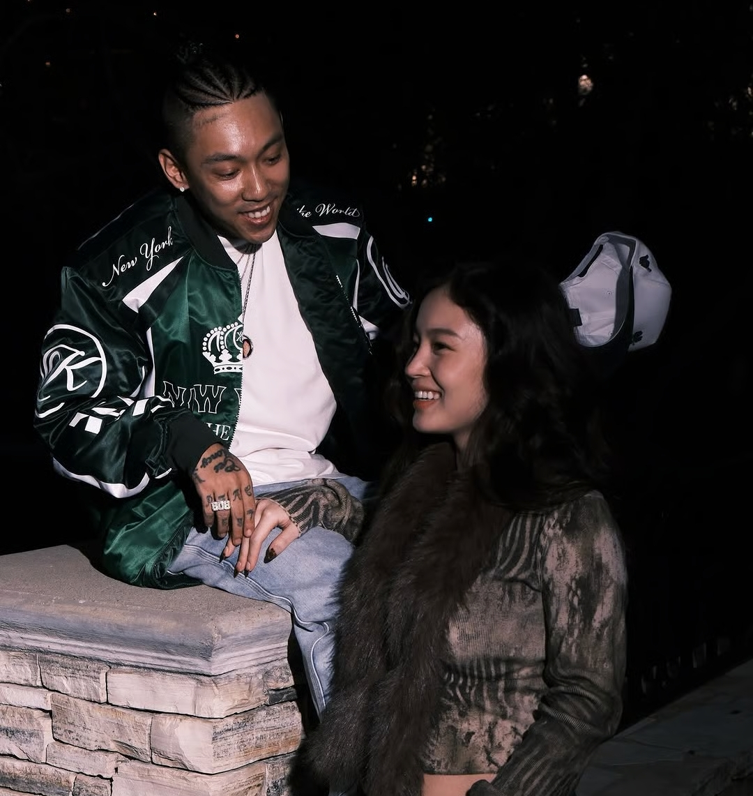 가수 이하이와 열애를 공식 인정한 래퍼 도끼가 귀금속 대급 미납분을 3년째 갚지 않고 있는 것으로 드러났다. /사진=이하이 인스타그