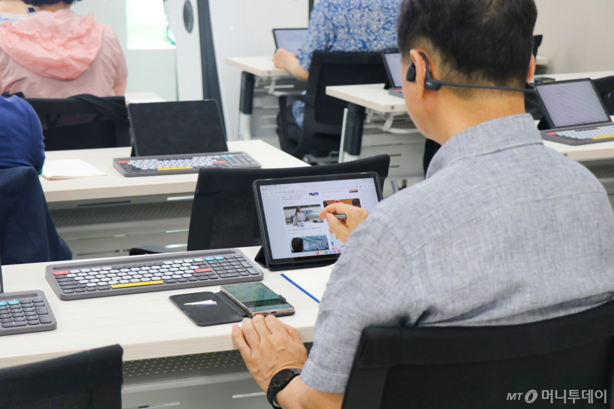 서울시 50+재단에서 취업 교육을 진행하는 모습. /사진제공=서울시