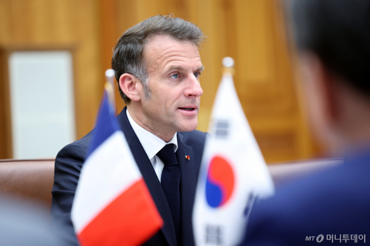 (서울=뉴스1) 허경 기자 = 에마뉘엘 마크롱 프랑스 대통령이 3일 청와대에서 열린 이재명 대통령과 확대 정상회담에서 발언하고 있다. 2026.4.3/뉴스1  Copyright © 뉴스1. All rights reserved. 무단 전재 및 재배포,  AI학습 이용 금지. /사진=(서울=뉴스1) 허경 기자