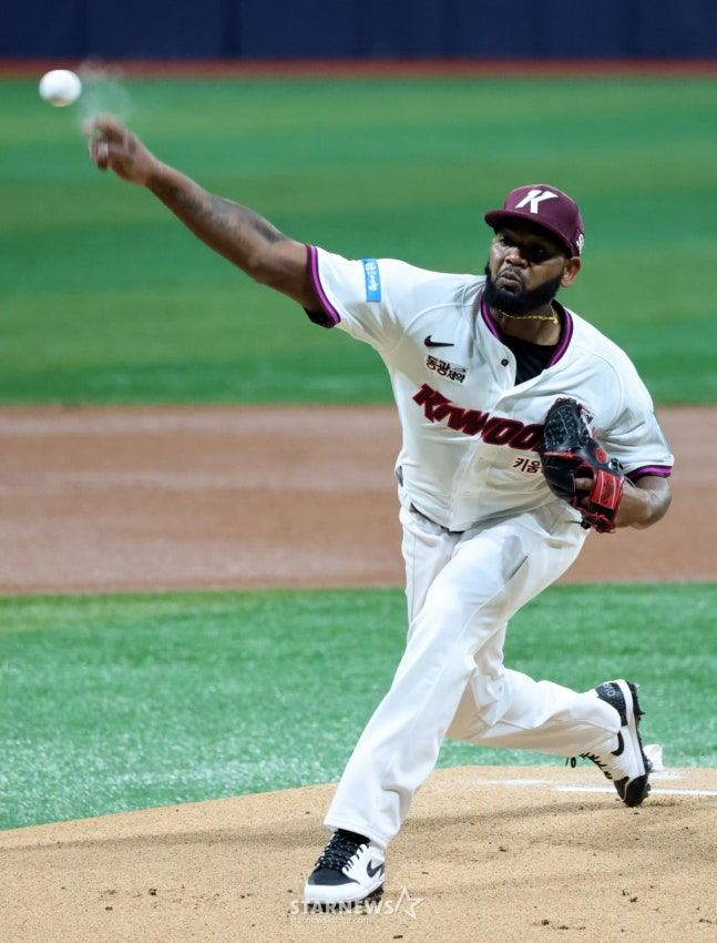 1점만 내주고 호투한 알칸타라. /사진=강영조 선임기자