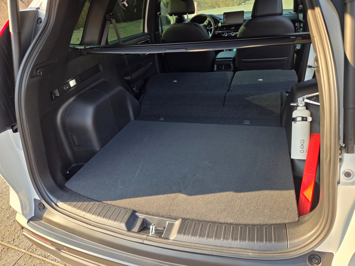 '2026년형 뉴 CR-V 하이브리드'의 2열 시트를 접은 모습/사진=유선일 기자