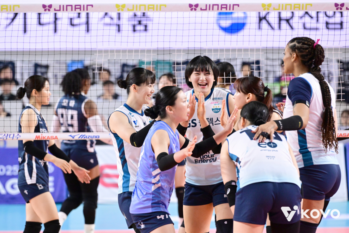 득점에 기뻐하는 GS칼텍스 선수들. /사진=한국배구연맹 제공
