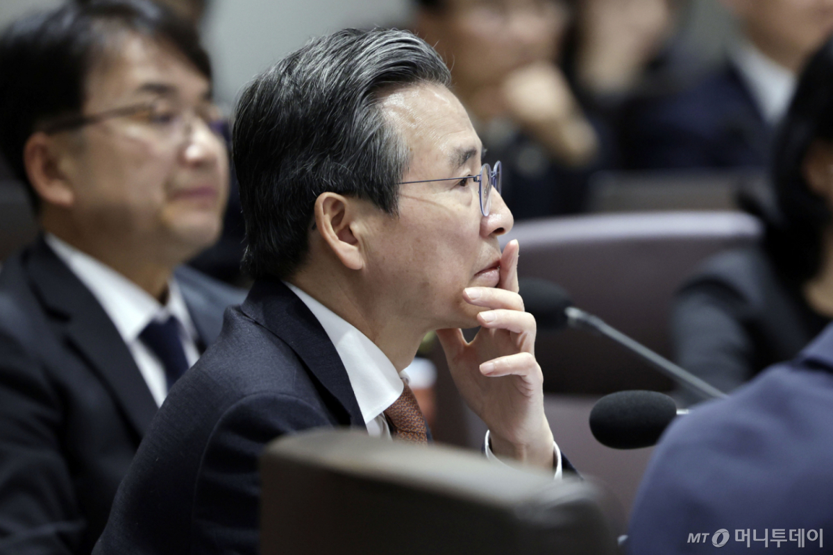 [서울=뉴시스] 최동준 기자 = 김용범 정책실장이 21일 서울 용산 대통령실 청사에서 열린 국무회의에 참석해 있다. 2025.10.21. photocdj@newsis.com /사진=최동준