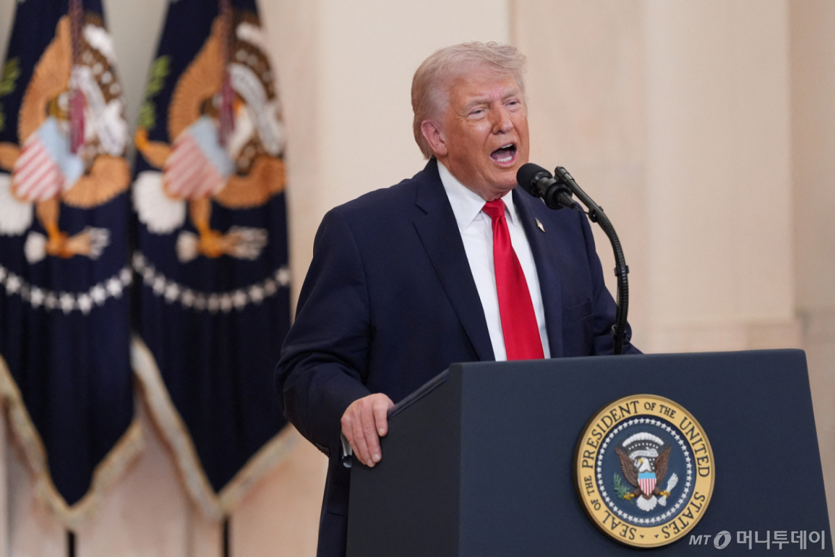 (로이터=뉴스1) 송원영 기자 = 도널드 트럼프 미국 대통령이 1일(현지시간) 미국 워싱턴 D.C. 백악관에서 이란 전쟁 관련 대국민 연설을 하고 있다. ⓒ 로이터=뉴스1 ⓒ 로이터=뉴스1 Copyright © 뉴스1. All rights reserved. 무단 전재 및 재배포, AI학습 이용 금지. /사진=(로이터=뉴스1) 송원영 기자