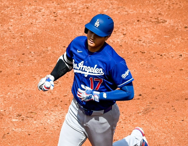 홈런치고 그라운드를 돌고 있는 오타니. /사진=다저스 공식 SNS