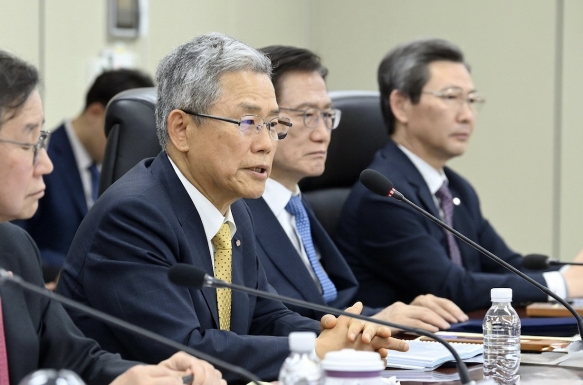 김동철 한국전력 사장이 지난 3일 '전력그룹사 긴급 사장단 회의'를 주재하고 중동 상황에 따른 에너지 절감 대책 등을 논의했다. /사진제공=한국전력