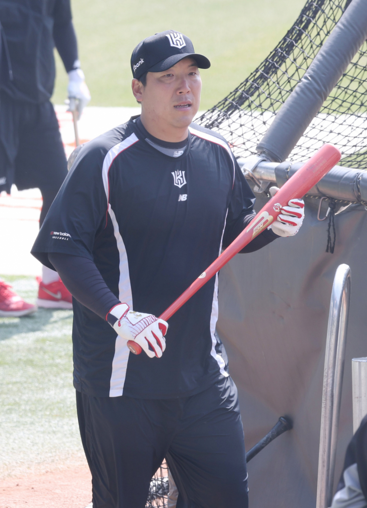 2026 신한 SOL Bank KBO리그 공식 개막전 LG 트윈스 대 KT 위즈 경기가 2월 28일 서울 잠실야구장에서 열렸다.  KT 김현수가 타격 훈련을 하고 있다. /사진=김진경 대기자