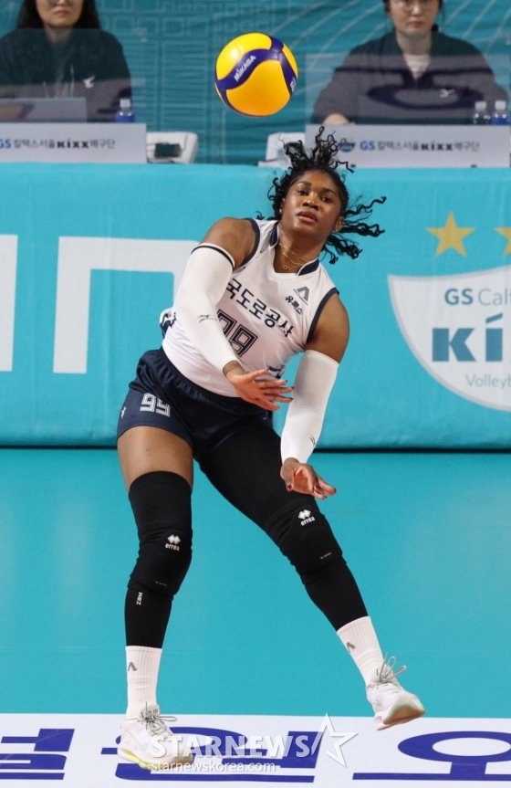 한국도로공사 아포짓 스파이커 레티치아 모마 바소코. /사진=김진경 대기자