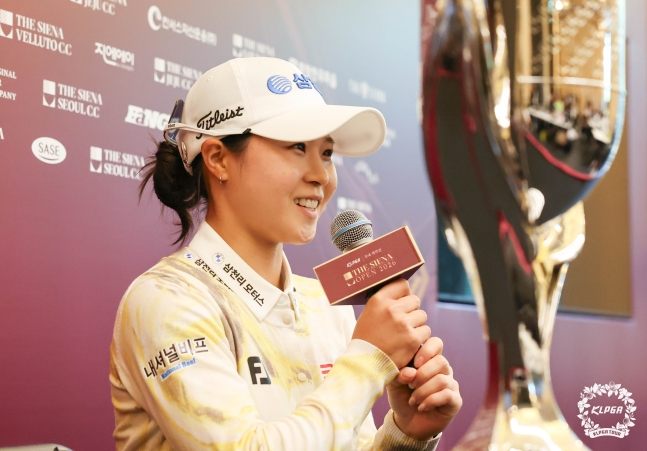 고지원이 우승 후 기자회견에서 소감을 밝히고 있다. /사진=KLPGT 제공