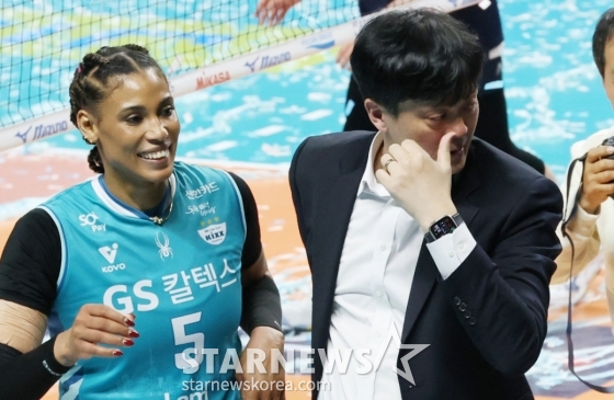 우승 후 기뻐하는 지젤 실바(왼쪽)와 이영택 감독. /사진=김진경 대기자