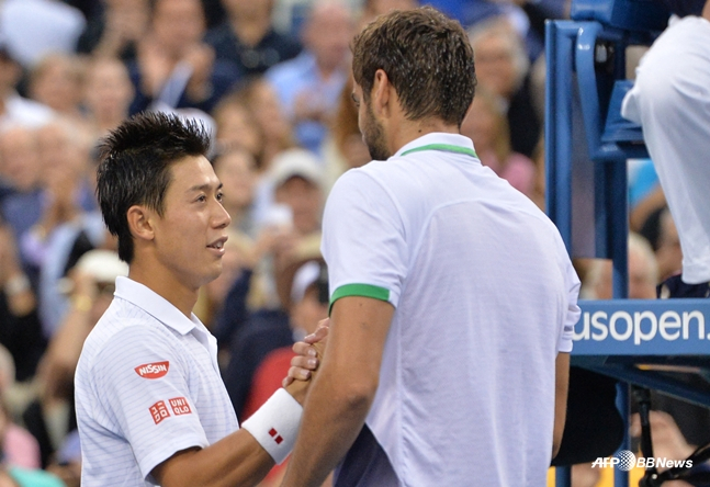 니시코리(왼쪽)의 최전성기로 평가받는 2014 US오픈 결승전 당시의 모습. 당시 니시코리는 크로아티아 출신 마린 칠리치에 0-3으로 완패했다. /AFPBBNews=뉴스1