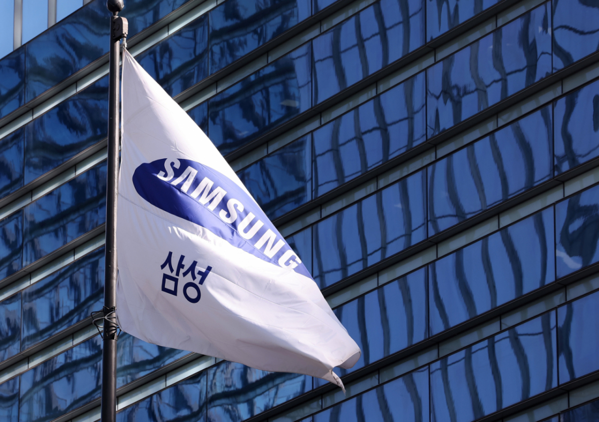 (서울=뉴스1) 김성진 기자 = 삼성전자가 올해 1분기 잠정 실적으로 매출액 133조원, 영업이익 57조 2000억원을 기록했다고 7일 밝혔다. 매출은 전년동기 대비 68.06%, 전분기 대비 41.73% 증가했다. 영업이익은 전년동기 대비 755.01%, 전분기 대비 185% 증가했다. 사진은 이날 오전 서울 서초구 삼성전자 사옥. 2026.4.7/뉴스1 Copyright © 뉴스1. All rights reserved. 무단 전재 및 재배포, AI학습 이용 금지. /사진=(서울=뉴스1) 김성진 기자