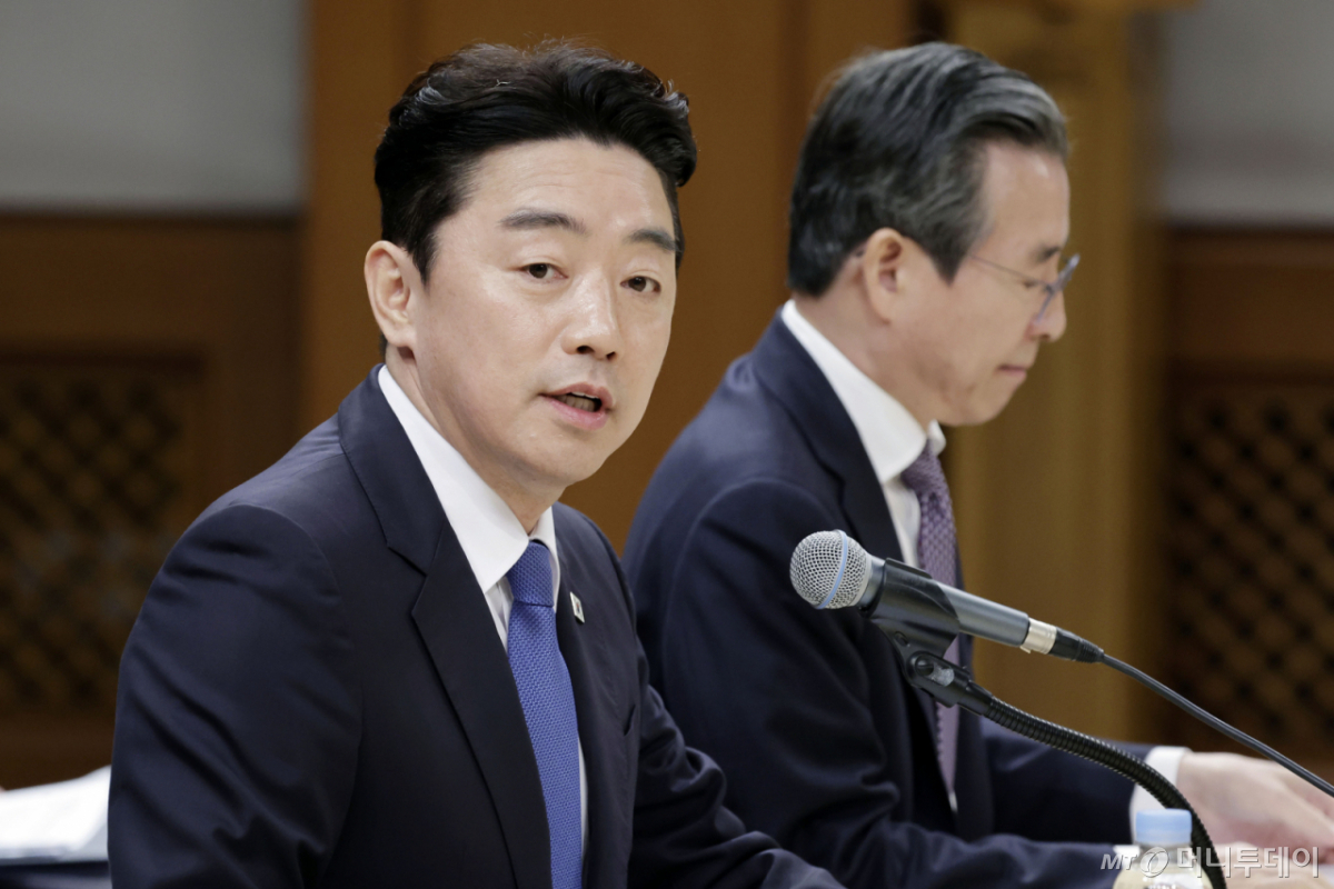 [서울=뉴시스] 최동준 기자 = 강훈식 비서실장이 7일 청와대에서 열린 중동상황 관련 기자간담회에서 발언하고 있다. 2026.04.07. photocdj@newsis.com /사진=최동준