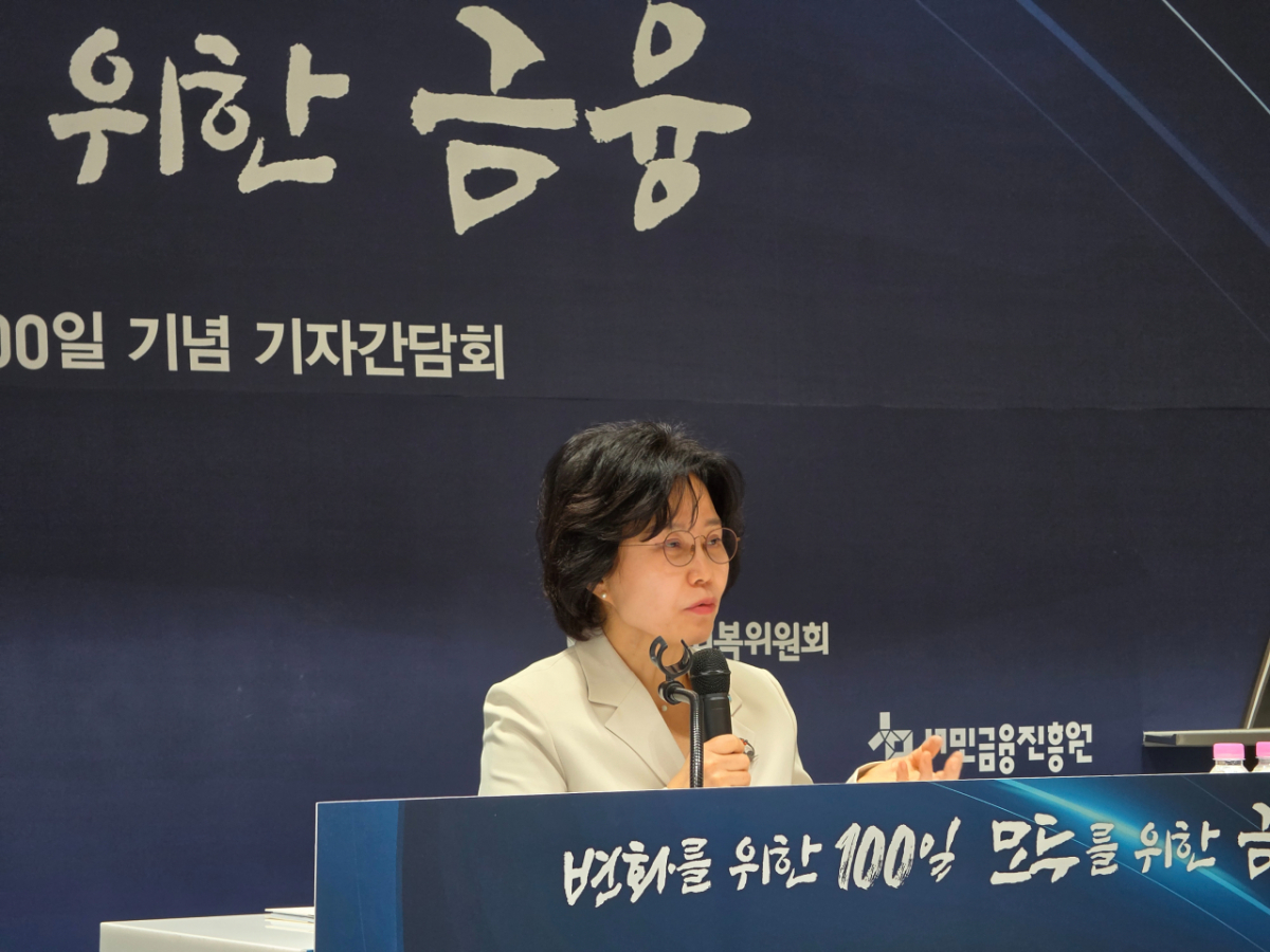 김은경 서민금융진흥원(서금원) 원장 겸 신용회복위원회(신복위) 위원장이 7일 서울 중구 서금원에서 열린 취임 100일 기자간담회에서 발언하고 있다./사진=이창섭 기자.