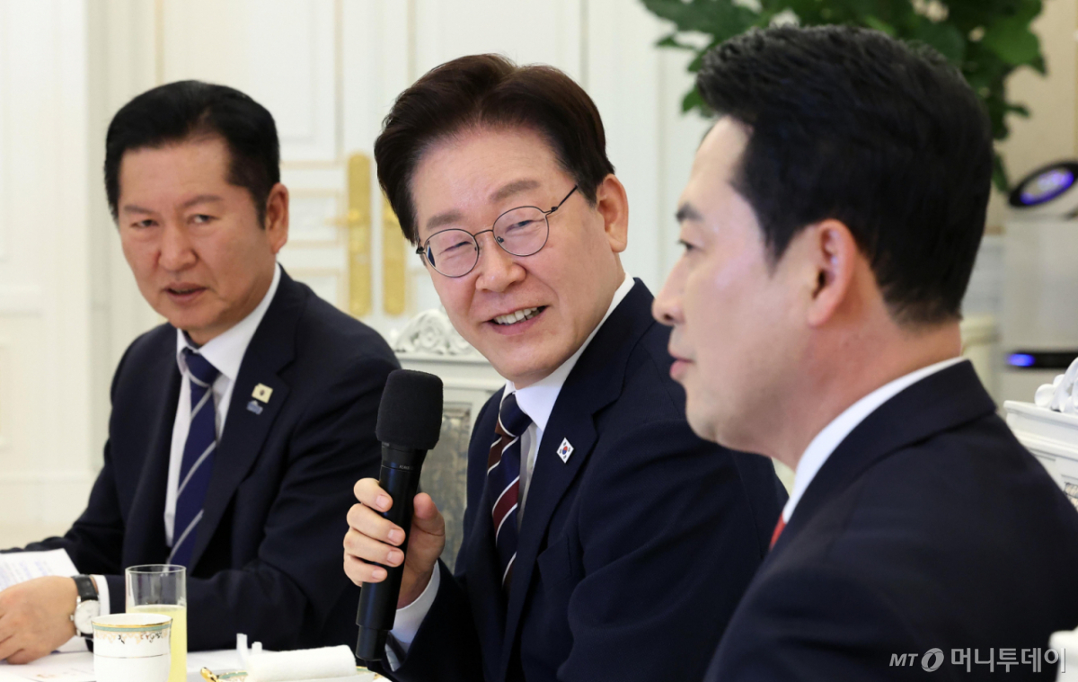 [서울=뉴시스] 최동준 기자 = 이재명 대통령이 7일 청와대에서 열린 여야정 민생경제협의체 회담 및 오찬에서 발언하고 있다. 2026.04.07. photocdj@newsis.com /사진=