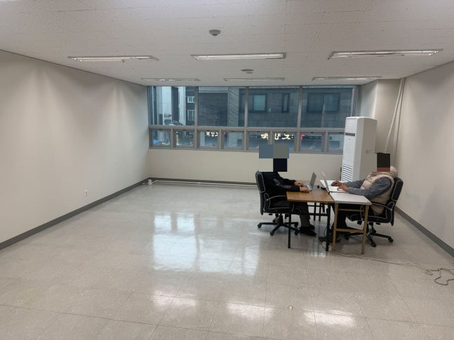 최근 복직한 KPGA 직원이 사무실 별도 공간에 격리 배치된 모습 /사진=뉴스1