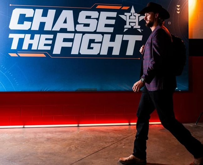 출근하는 와이스의 모습. /사진=와이스 공식 SNS