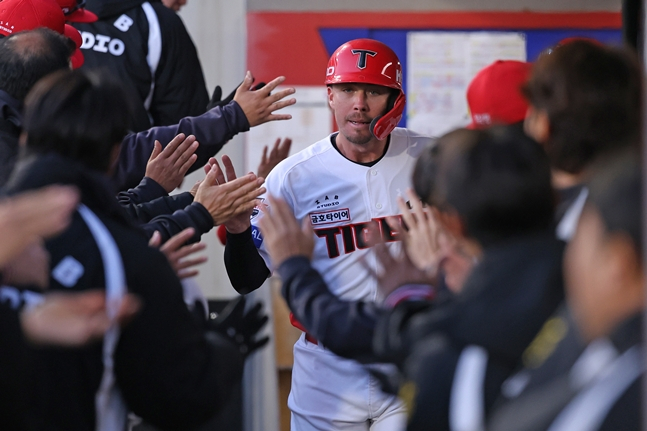 이날 더그아웃으로 들어온 데일의 모습. /사진=KIA 타이거즈