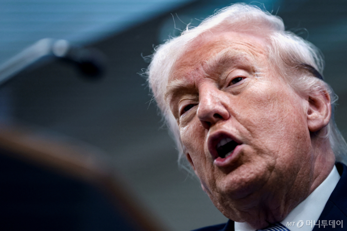 도널드 트럼프 미국 대통령이 6일(현지시간) 워싱턴DC 백악관 제임스 S. 브래디 기자회견실에서 연설을 하고 있다./로이터=뉴스1