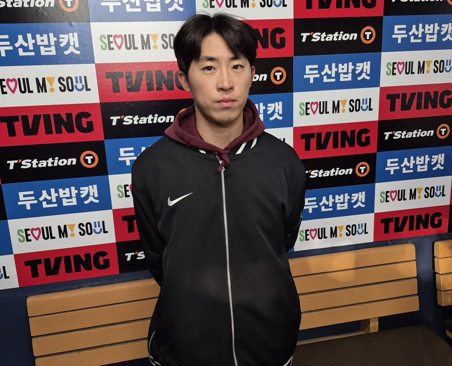 키움 배동현이 7일 두산전 후 인터뷰하고 있다. /사진=신화섭 기자