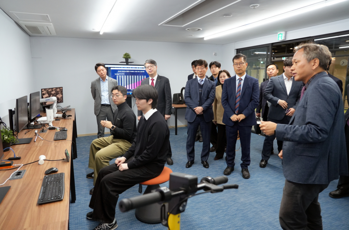 김재호 세종대 지능센서플랫폼연구단장이 'AutoOpt Nexus'에 대해 설명하고 있다./사진제공=세종대