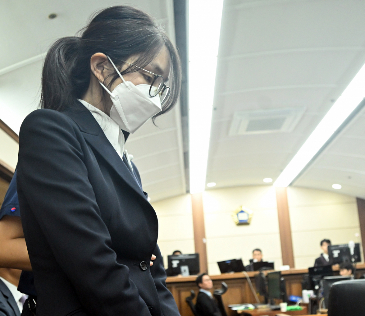 도이치모터스 주가조작, 통일교 청탁·뇌물 수수 의혹 혐의 등으로 구속기소 된 김건희 여사가 지난해 9월 서울 서초구 서울중앙지방법원에서 열린 첫 재판에 출석하고 있다. /사진=뉴시스