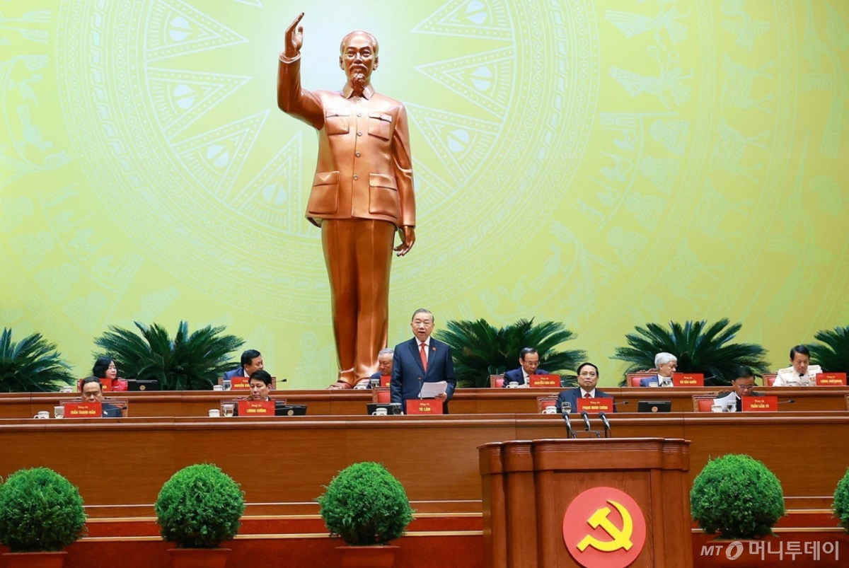 (하노이 로이터=뉴스1) 최종일 선임기자 = 22일 베트남 하노이에서 열린 제14차 전국당대회 투표 세션에 앞서 또럼 베트남 공산당 총비서가 발언하고 있다. 2026.01.22 ⓒ 로이터=뉴스1 Copyright © 뉴스1. All rights reserved. 무단 전재 및 재배포, AI학습 이용 금지. /사진=(하노이 로이터=뉴스1) 최종일 선임기자