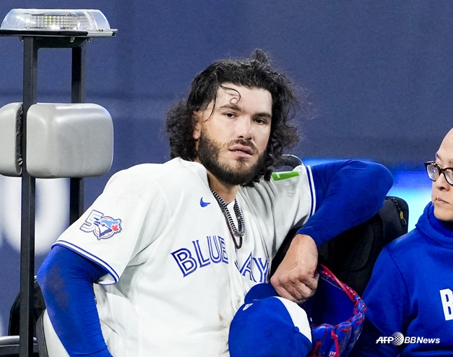 지난 3월 31일 콜로라도전에서 카트를 타고 경기장을 빠져나가는 폰세. /AFPBBNews=뉴스1