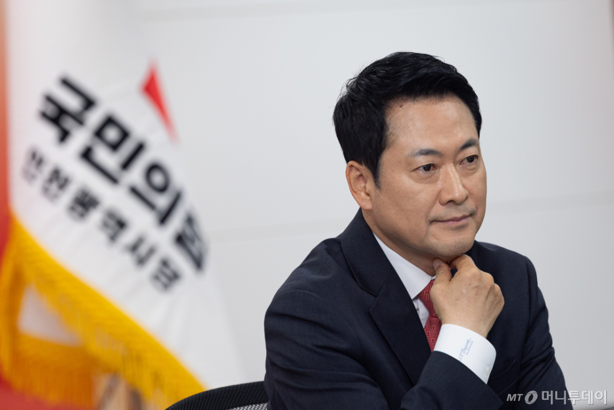 (인천=뉴스1) 유승관 기자 = 장동혁 국민의힘 대표가 6일 인천 남동구 인천시당에서 열린 인천 현장최고위원회의에서 생각에 잠겨 있다. 2026.4.6/뉴스1 Copyright © 뉴스1. All rights reserved. 무단 전재 및 재배포, AI학습 이용 금지. /사진=(인천=뉴스1) 유승관 기자