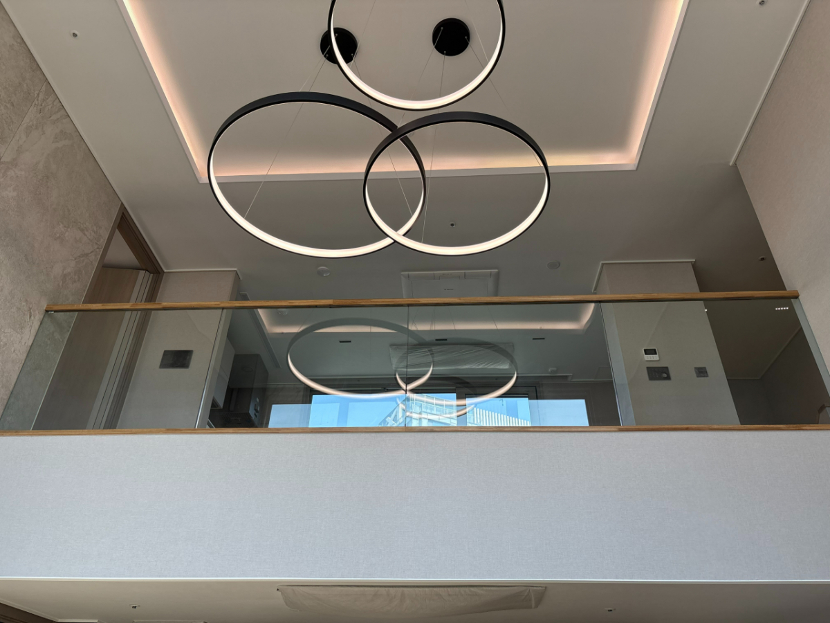 오티에르 반포의 팬트하우스 복층 층고 및 거실 조명/사진=김지영 기자