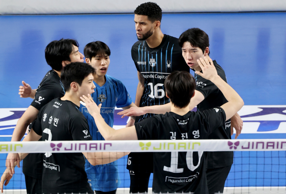 현대 레오가 8일 천안유관순체육관에서 열린 진에어  2025-2026 V리그 챔피언결정전 대한항공과 현대캐피탈 4차전에서 득점한후 자축하고 있다. /사진=강영조 선임기자