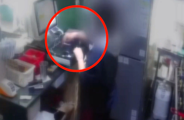 충북 청주시 한 식당에서 아르바이트생을 절도범으로 몰아 밀린 급여를 포기할 것을 강요했다는 주장이 나왔다. /사진=JTBC '사건반장'