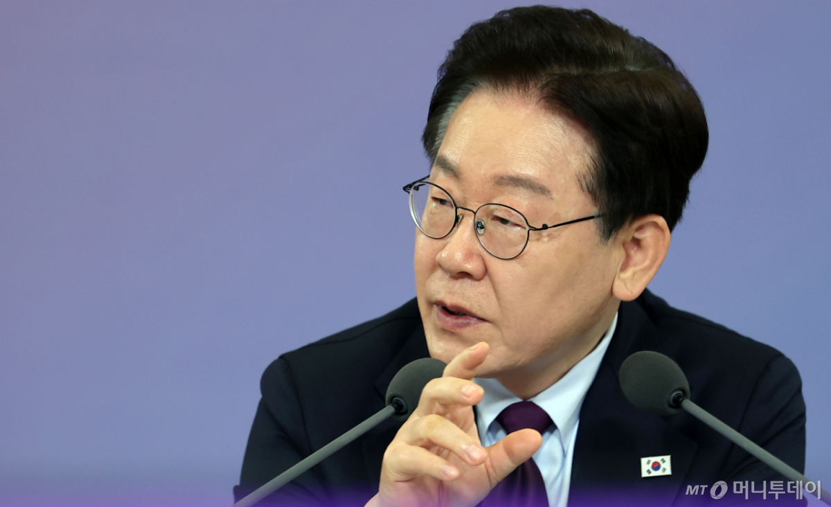 (서울=뉴스1) 이재명 기자 = 이재명 대통령이 9일 청와대에서 열린 국민경제자문회의 제1차 전체회의에서 발언하고 있다. (청와대통신사진기자단) 2026.4.9/뉴스1 Copyright © 뉴스1. All rights reserved. 무단 전재 및 재배포, AI학습 이용 금지. /사진=(서울=뉴스1) 이재명 기자