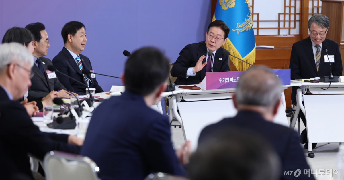 [서울=뉴시스] 최동준 기자 = 이재명 대통령이 9일 청와대에서 열린 국민경제자문회의 제1차 전체회의에서 발언하고 있다. 2026.04.09. photocdj@newsis.com /사진=