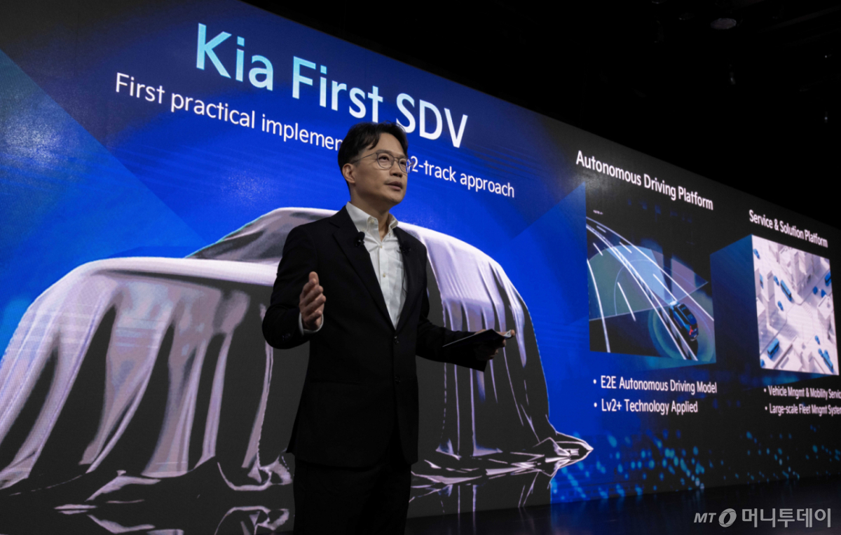 (서울=뉴스1) = 박민우 현대자동차·기아 AVP본부장 사장이 9일 서울 중구 신라호텔에서 열린 2026 CEO 인베스터 데이에서 자율주행 전략에 대해 설명하고 있다. (현대차·기아 제공. 재판매 및 DB 금지) 2026.4.9/뉴스1  Copyright © 뉴스1. All rights reserved. 무단 전재 및 재배포,  AI학습 이용 금지. /사진=(서울=뉴스1)
