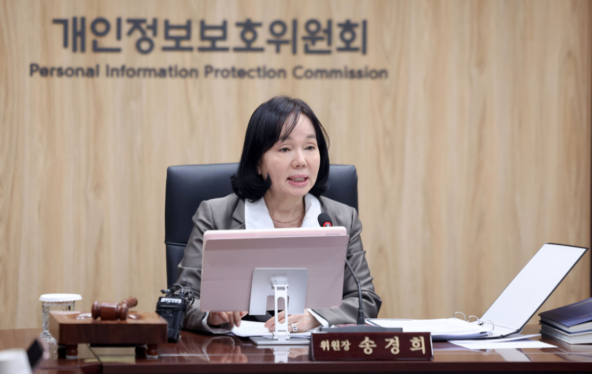 송경희 개인정보보호위원장이 지난 8일 서울 종로구 정부서울청사에서 열린 제4회 개인정보보호위원회 전체회의에서 모두발언을 하고 있다.  /사진=뉴시스