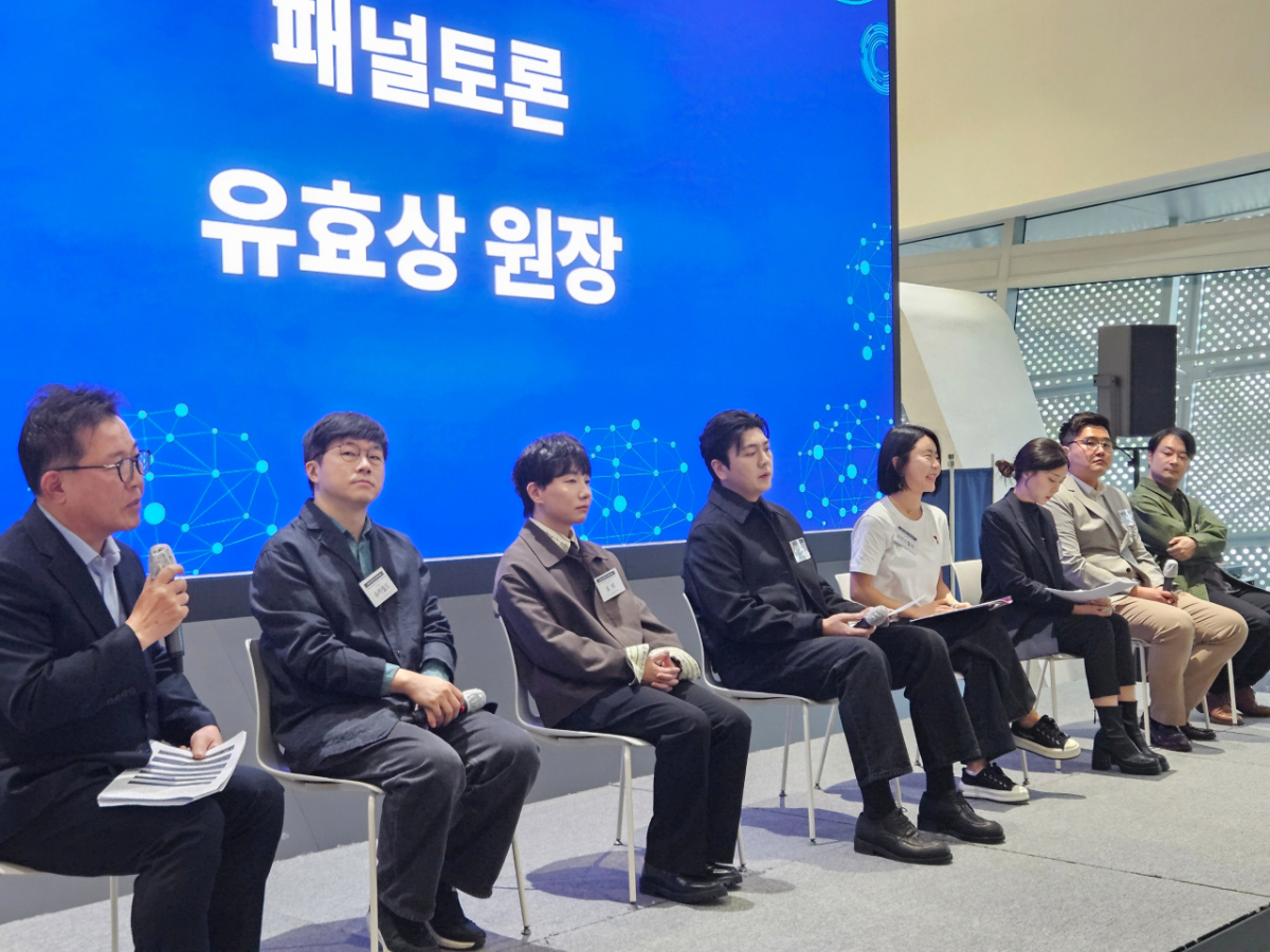 대한인플루언서협회는 9일 서울 동대문구 동대문디자인플라자(DDP)에서 '글로벌 인플루언서 혁신 성장 포럼'을 열고 인플루언서 산업 육성 방안을 모색하는 자리를 가졌다. 이날 포럼에서는 유효상 유니콘경영경제연구원장을 좌장으로 패널토론이 열렸다. 토론에는 슈카월드, 도티 등이 참석했다./사진=안재용