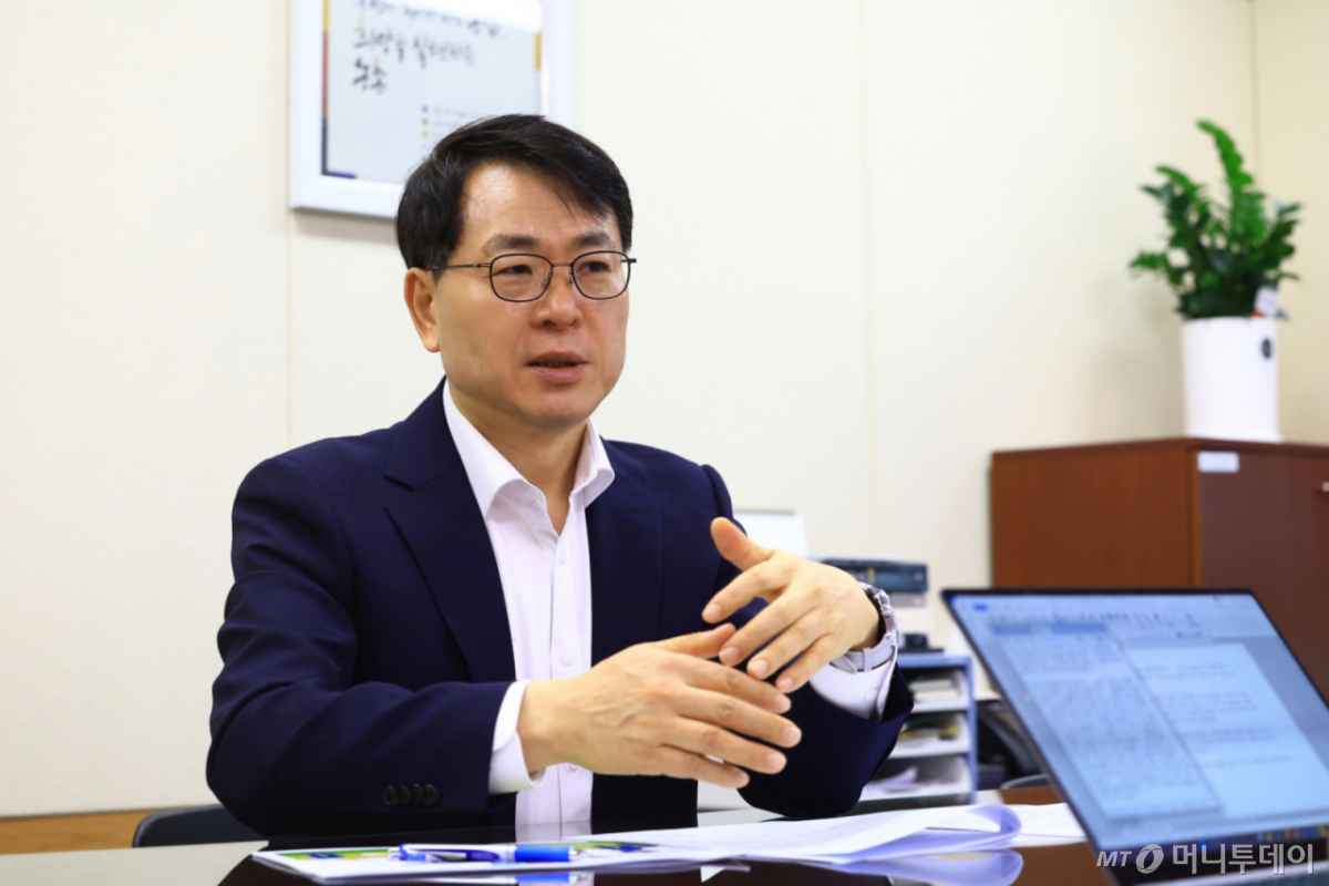 김정욱 농림축산식품부 농산업혁신정책실장이 9일 머니투데이와 인터뷰에서 농어촌 기본소득 정책 방향을 설명하고 있다. /사진=농식품부 대변인실